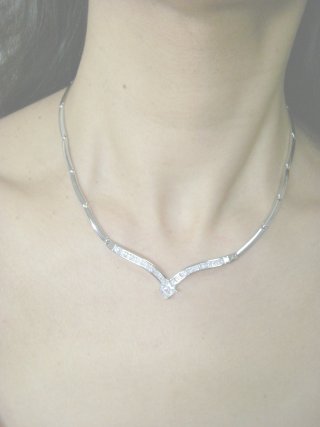 �h�C�c���E�L���[�r�b�N�W���R�j�A�̃l�b�N���X