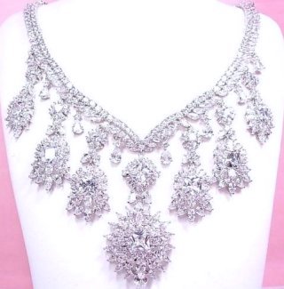 �L���[�r�b�N�W���R�j�A�̃l�b�N���X