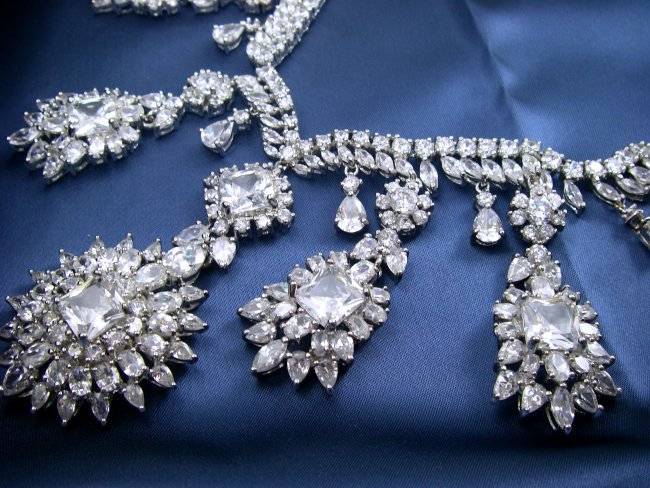 �L���[�r�b�N�W���R�j�A�̃l�b�N���X