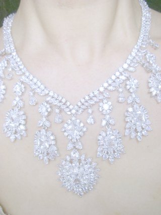 �L���[�r�b�N�W���R�j�A�̃l�b�N���X