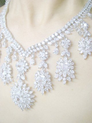 �L���[�r�b�N�W���R�j�A�̃l�b�N���X