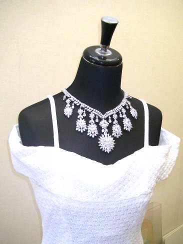 �L���[�r�b�N�W���R�j�A�̃l�b�N���X