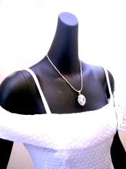 �L���[�r�b�N�̃l�b�N���X