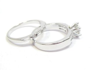 �L���[�r�b�N�W���R�j�A�̃����O