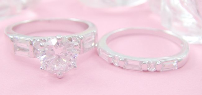 �L���[�r�b�N�W���R�j�A�̃����O