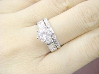 �L���[�r�b�N�W���R�j�A�̃����O